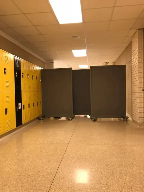 Corridor with yellow lockers and movable partitions