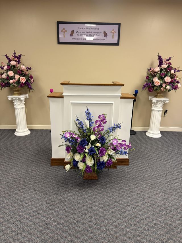 Solid Oak Colonial Wing Pulpit: NO 810W